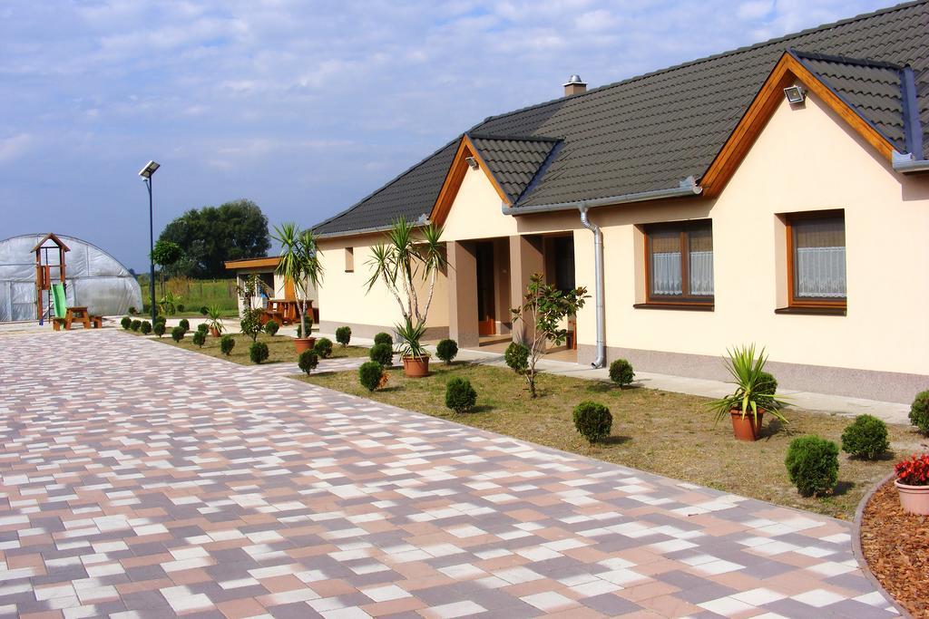Отель Szerencsecsillag Vendeghaz Кишкёрёш Экстерьер фото